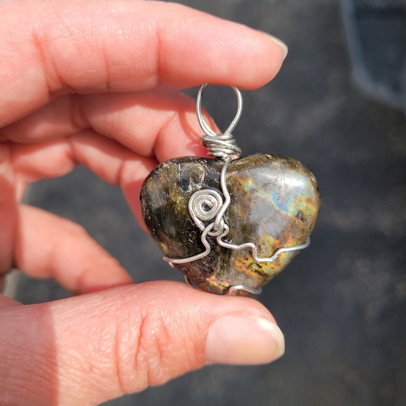 Labradorite wire wrapped pendent - Picture 6 of 6